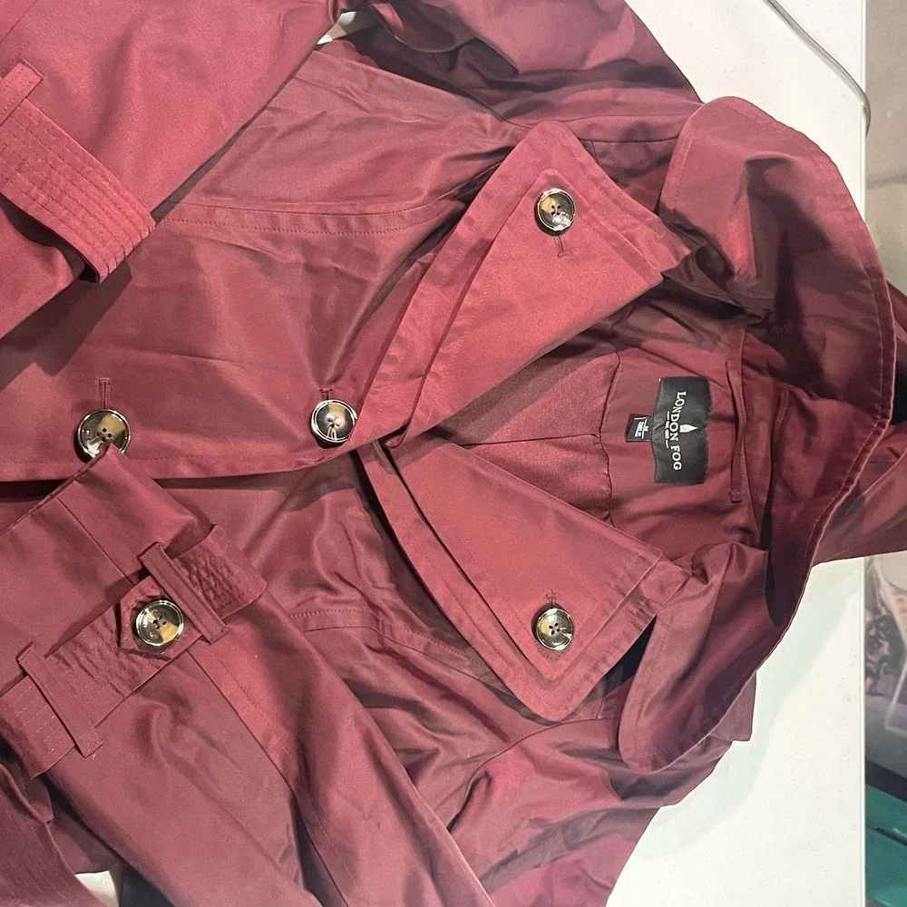 London Fog Women's Rain Trench Coat Wine Color Size M‎ EUC Beautiful
